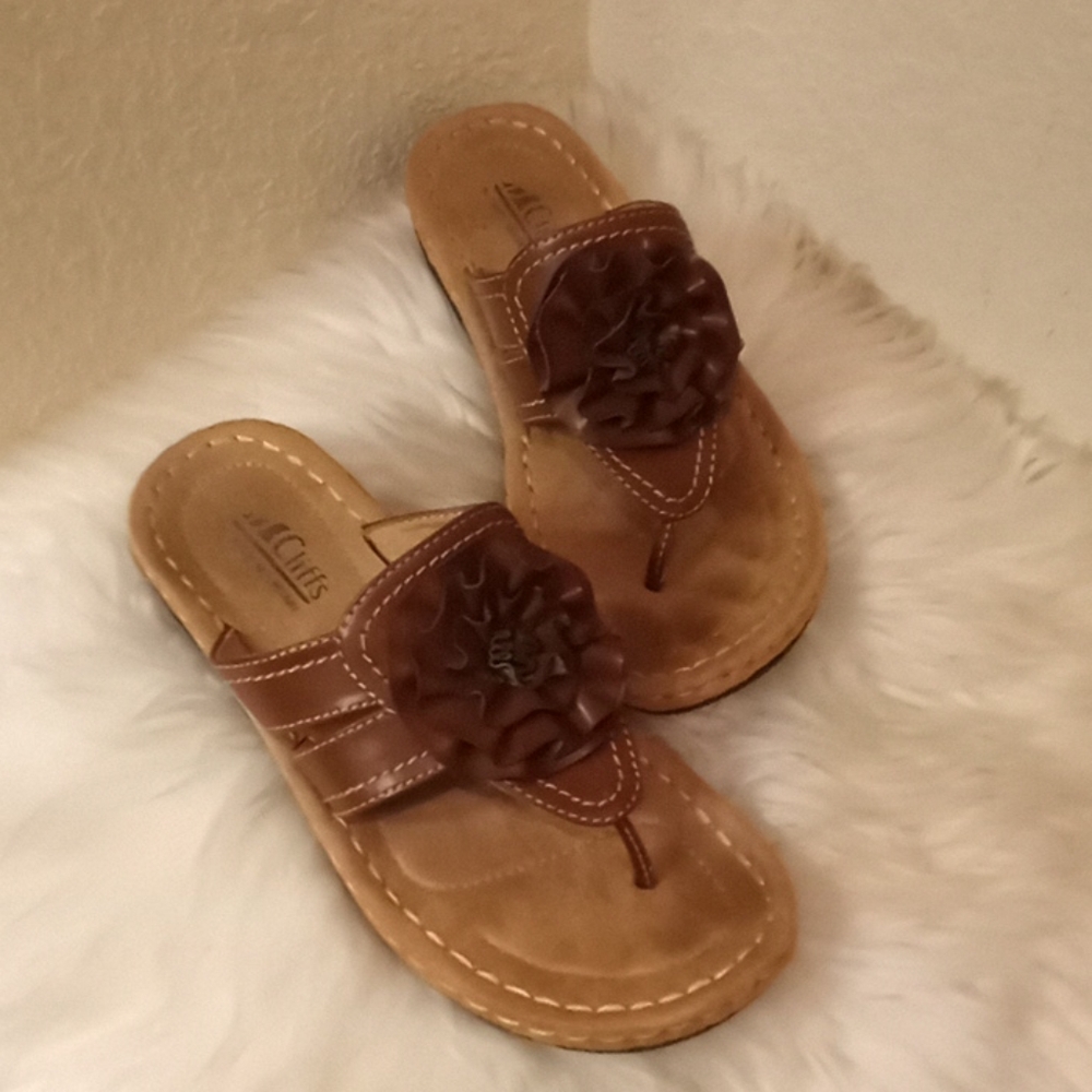 Cliffs by White Mountain Sandals - Picture 12 of 16